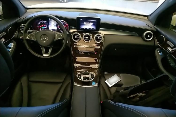 Used Mercedes-Benz GLC 2019 Facelift GLC 260 L 4MATIC Luxury Model Center Console