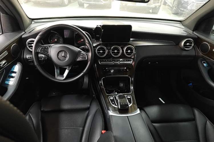 Used Mercedes-Benz GLC 2019 GLC 260 L 4MATIC Luxury Model Center Console