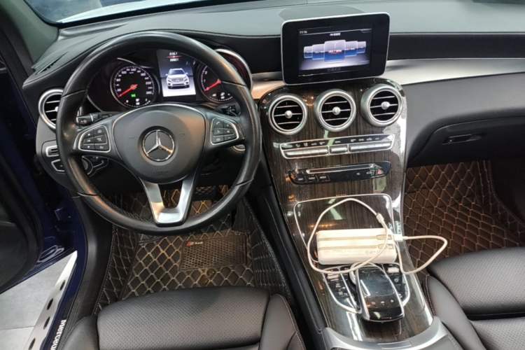 Used Mercedes-Benz GLC 2019 GLC 260 L 4MATIC Dynamic Model Center Console