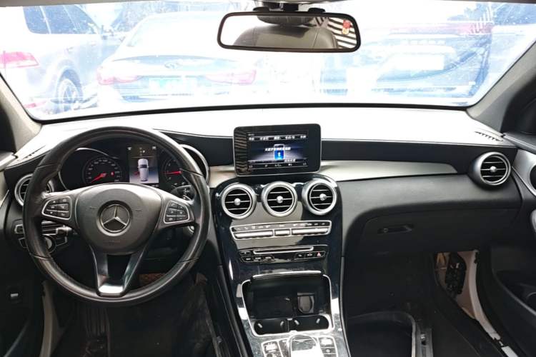 Used Mercedes-Benz GLC 2019 GLC 200 L 4MATIC Center Console