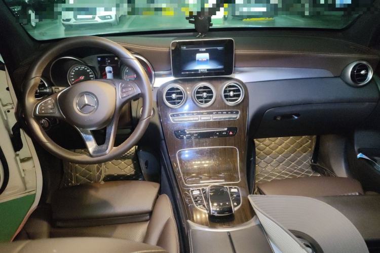 Used Mercedes-Benz GLC 2019 GLC 260 L 4MATIC Dynamic Model Center Console