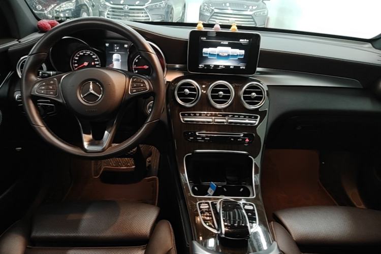 Used Mercedes-Benz GLC 2019 GLC 260 L 4MATIC Dynamic Model Center Console