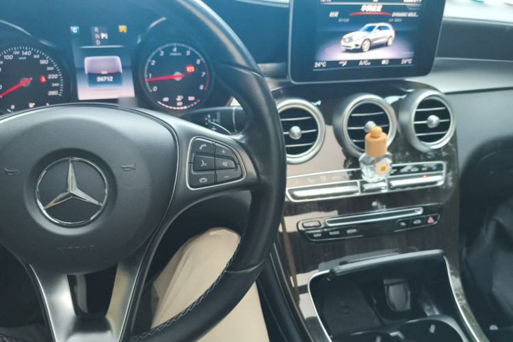 Used Mercedes-Benz GLC 2019 Facelift GLC 260 L 4MATIC Luxury Model Center Console