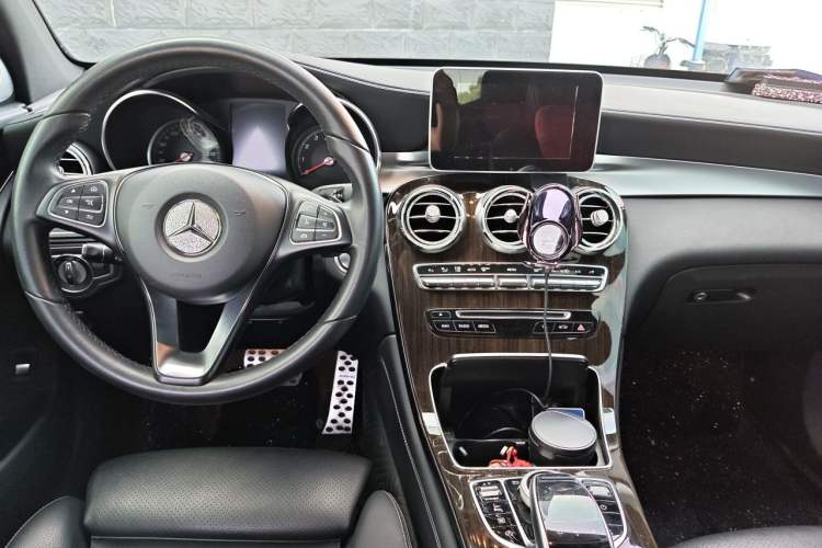 Used Mercedes-Benz GLC 2019 GLC 260 L 4MATIC Dynamic Model Center Console