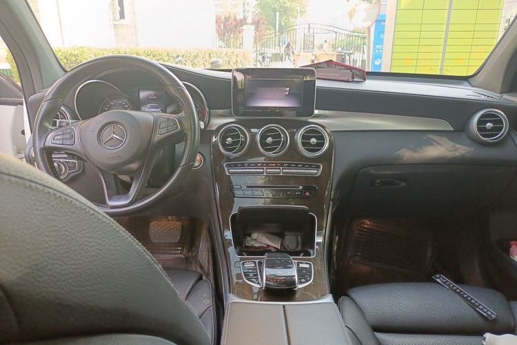 Used Mercedes-Benz GLC 2019 GLC 260 L 4MATIC Dynamic Model Center Console