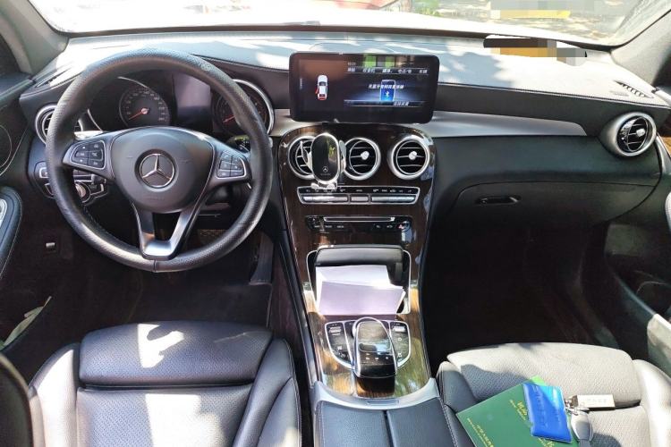 Used Mercedes-Benz GLC 2019 GLC 260 L 4MATIC Luxury Model Center Console