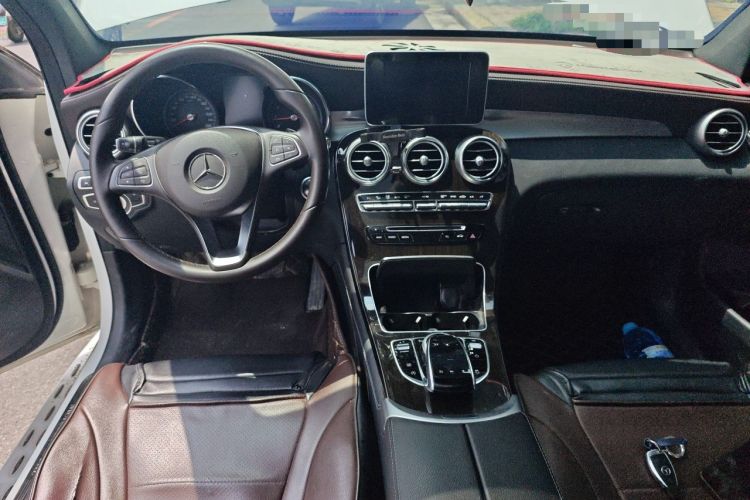 Used Mercedes-Benz GLC 2019 Facelift GLC 260 L 4MATIC Luxury Model Center Console