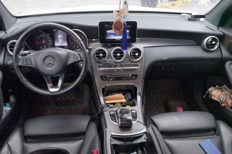 Used Mercedes-Benz GLC 2019 GLC 300 L 4MATIC Dynamic Model Center Console