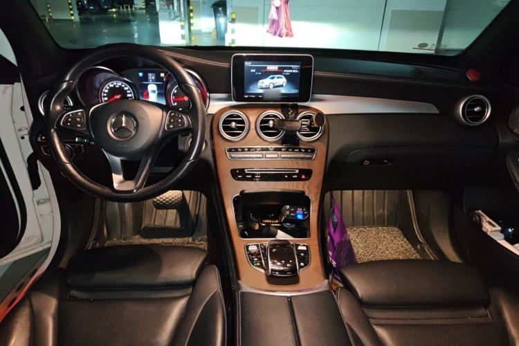 Used Mercedes-Benz GLC 2019 GLC 300 L 4MATIC Dynamic Model Center Console