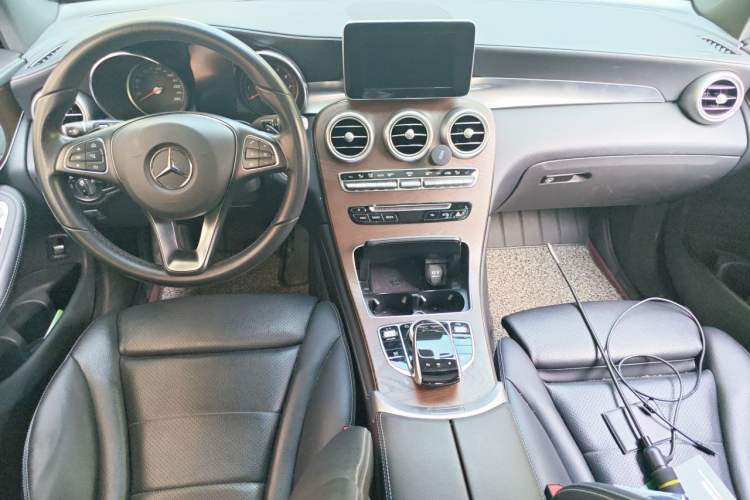 Used Mercedes-Benz GLC 2019 Refreshed GLC 300 L 4MATIC Dynamic Edition Center Console