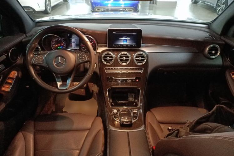 Used Mercedes-Benz GLC 2019 Facelift GLC 260 L 4MATIC Luxury Model Center Console