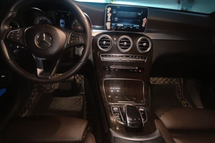 Used Mercedes-Benz GLC 2019 GLC 260 L 4MATIC Luxury Model Center Console