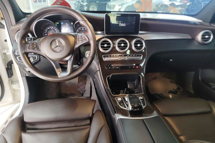 Used Mercedes-Benz GLC 2019 Facelift GLC 260 L 4MATIC Luxury Model Center Console