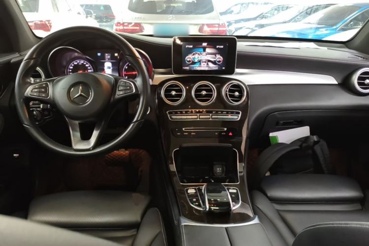 Used Mercedes-Benz GLC 2019 GLC 260 4MATIC Luxury Model Center Console