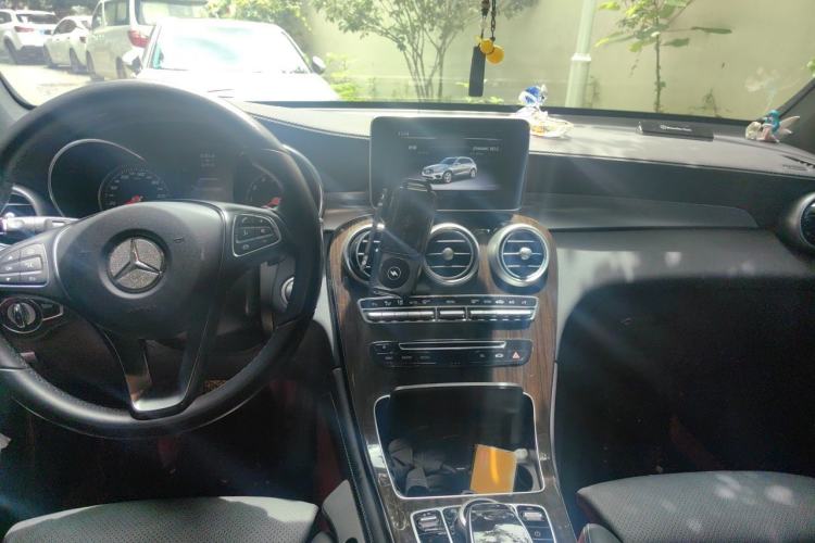Used Mercedes-Benz GLC 2019 Facelift GLC 260 L 4MATIC Luxury Model Center Console