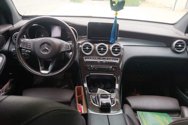 Used Mercedes-Benz GLC 2019 GLC 260 L 4MATIC Dynamic Model Center Console