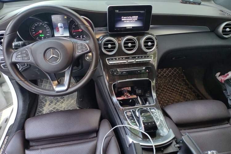 Used Mercedes-Benz GLC 2019 GLC 260 L 4MATIC Dynamic Model Center Console