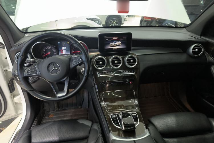Used Mercedes-Benz GLC 2019 GLC 260 L 4MATIC Dynamic Model Center Console