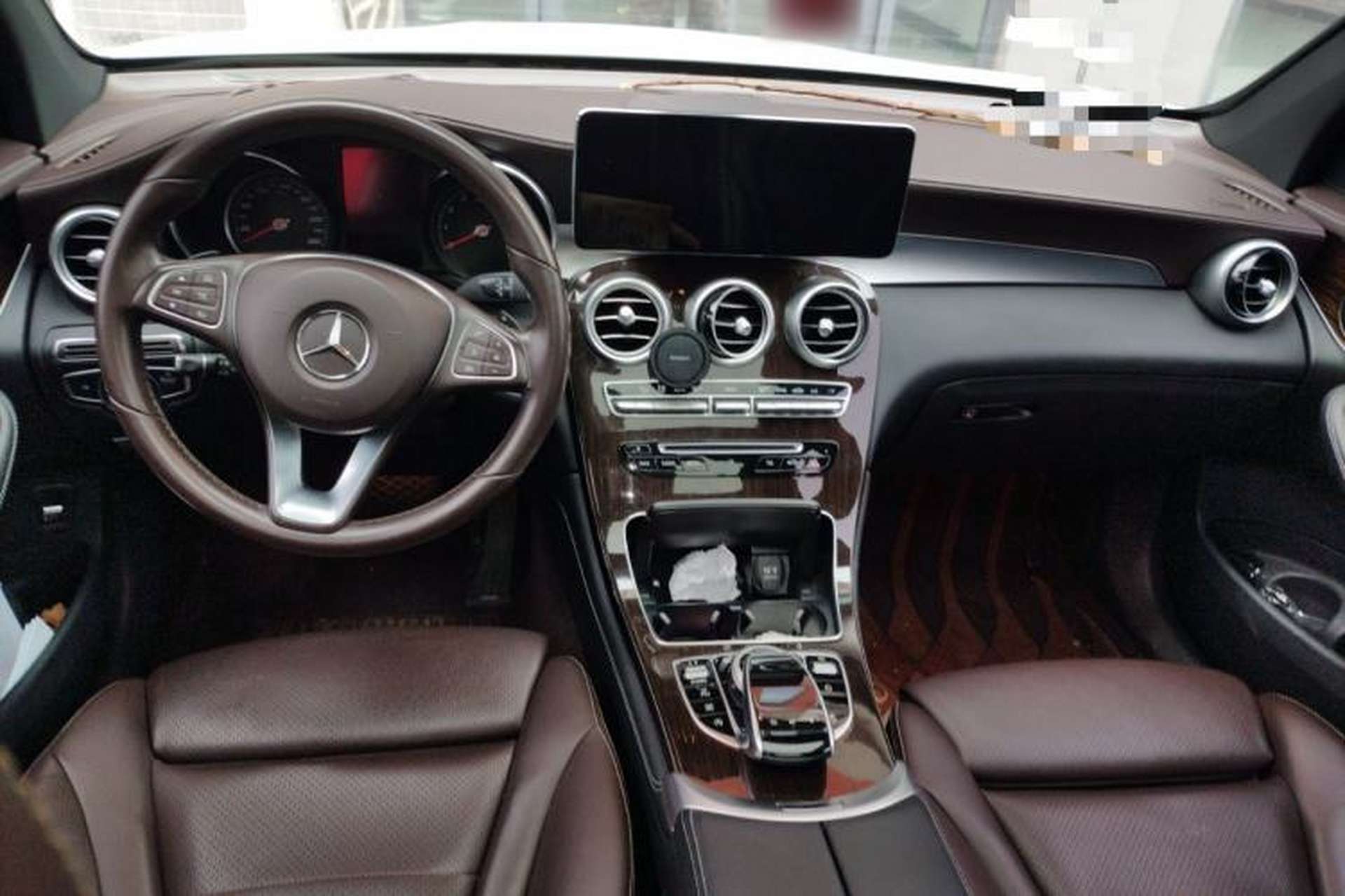 Used Mercedes-Benz GLC 2019 GLC 260 4MATIC Dynamic Edition Center Console