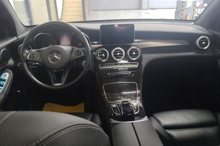 Used Mercedes-Benz GLC 2019 Facelift GLC 260 L 4MATIC Luxury Model Center Console