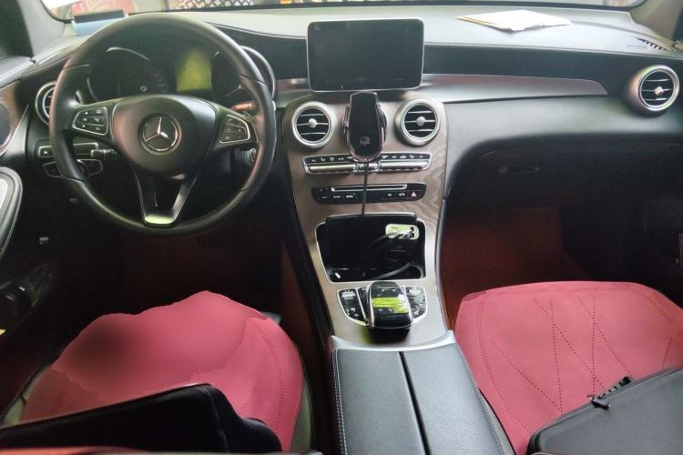 Used Mercedes-Benz GLC 2019 GLC 300 L 4MATIC Dynamic Model Center Console