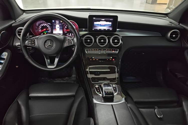 Used Mercedes-Benz GLC 2019 GLC 260 L 4MATIC Dynamic Model Center Console