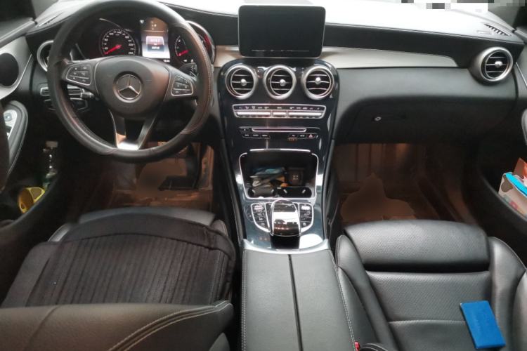 Used Mercedes-Benz GLC 2019 GLC 200 L 4MATIC Center Console