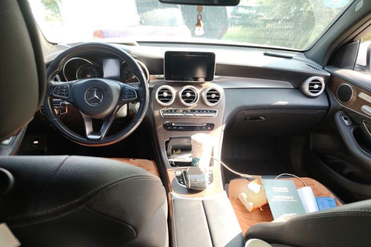 Used Mercedes-Benz GLC 2019 GLC 300 L 4MATIC Dynamic Model Center Console