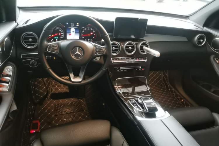 Used Mercedes-Benz GLC 2019 GLC 260 L 4MATIC Dynamic Model Center Console