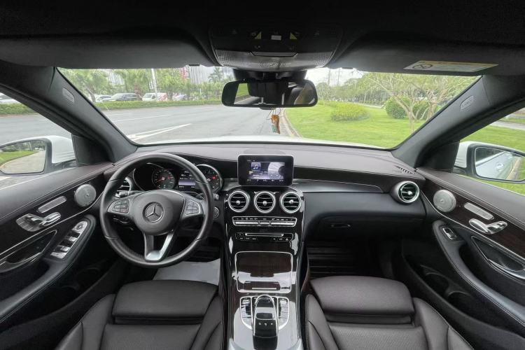 Used Mercedes-Benz GLC 2019 Facelift GLC 260 L 4MATIC Luxury Model Center Console