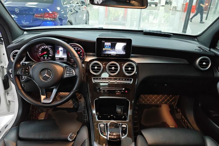 Used Mercedes-Benz GLC 2019 GLC 260 L 4MATIC Dynamic Model Center Console