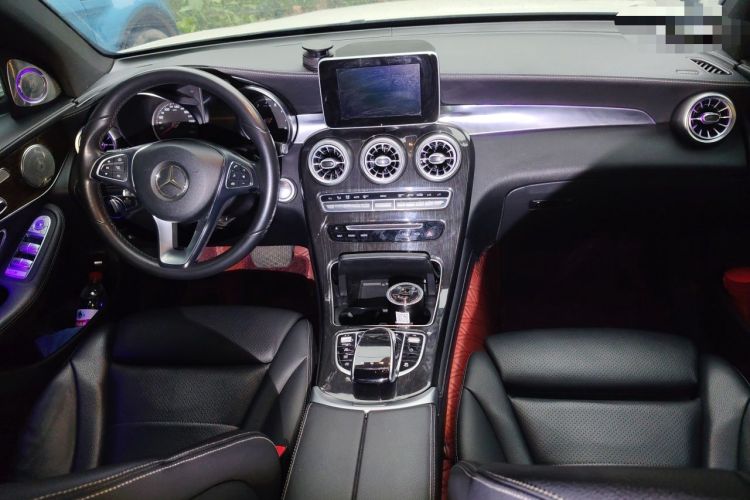Used Mercedes-Benz GLC 2019 GLC 260 4MATIC Dynamic Edition Center Console