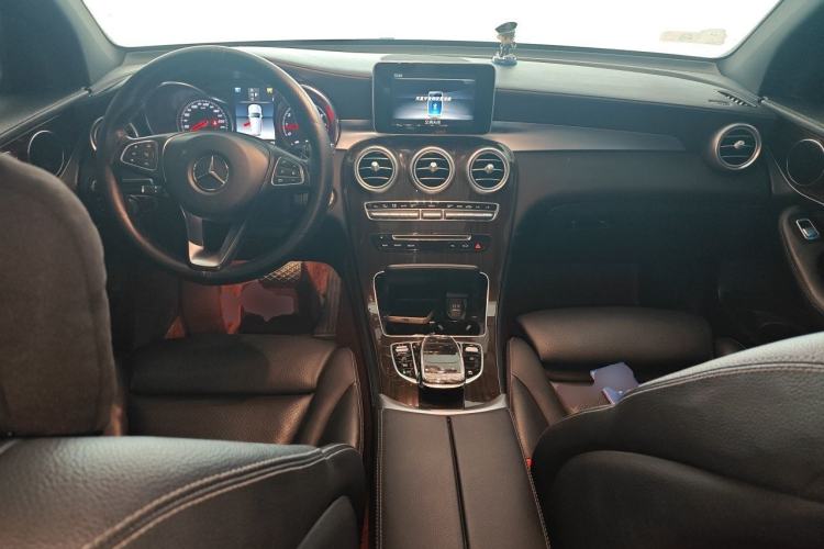 Used Mercedes-Benz GLC 2019 GLC 260 L 4MATIC Dynamic Model Center Console