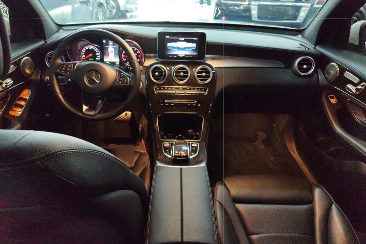 Used Mercedes-Benz GLC 2019 Facelift GLC 260 L 4MATIC Luxury Model Center Console