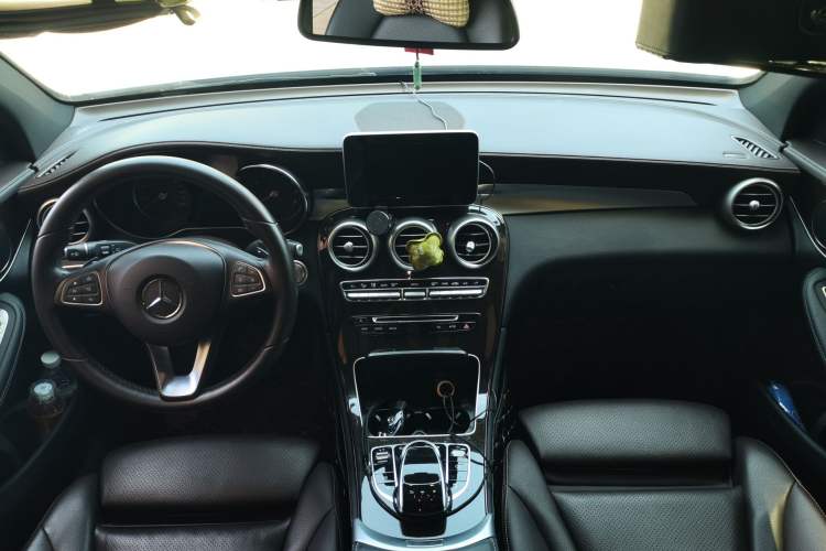Used Mercedes-Benz GLC 2019 GLC 260 4MATIC Luxury Model Center Console