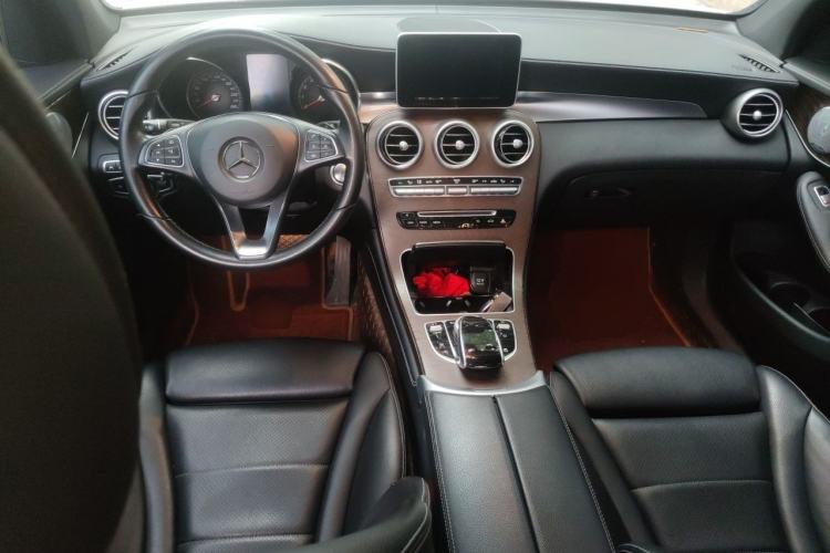 Used Mercedes-Benz GLC 2019 GLC 300 L 4MATIC Dynamic Model Center Console