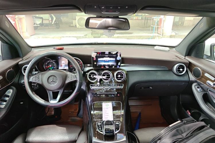 Used Mercedes-Benz GLC 2019 GLC 260 L 4MATIC Dynamic Model Center Console