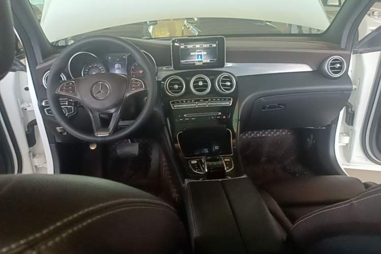 Used Mercedes-Benz GLC 2019 GLC 200 L 4MATIC Center Console
