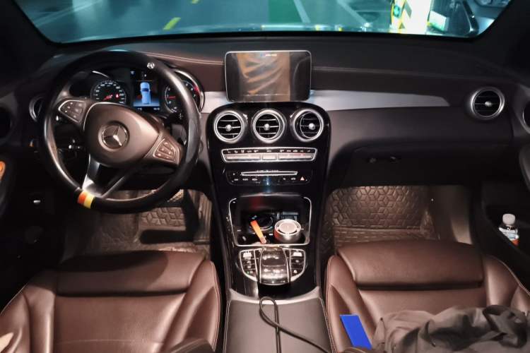 Used Mercedes-Benz GLC 2019 GLC 200 L 4MATIC Center Console