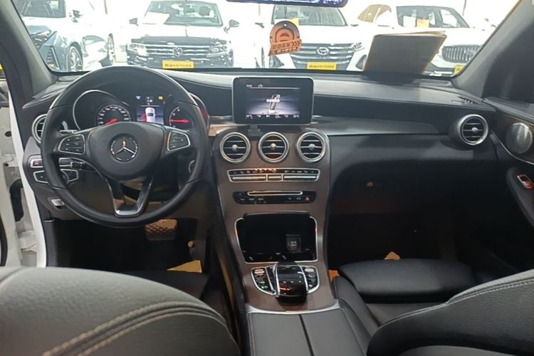 Used Mercedes-Benz GLC 2019 Refreshed GLC 300 L 4MATIC Dynamic Edition Center Console