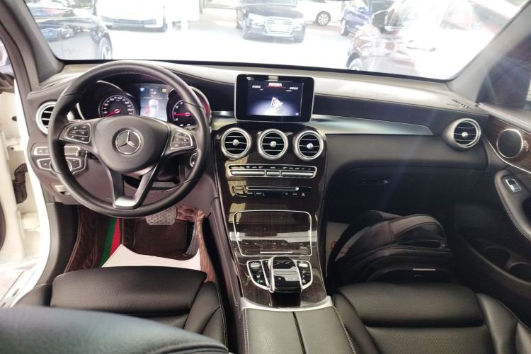 Used Mercedes-Benz GLC 2019 GLC 260 L 4MATIC Luxury Model Center Console