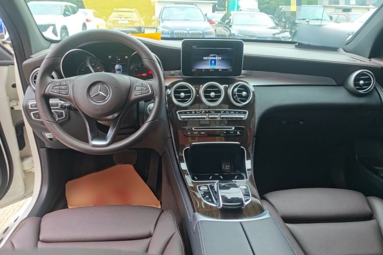 Used Mercedes-Benz GLC 2019 Facelift GLC 260 L 4MATIC Luxury Model Center Console