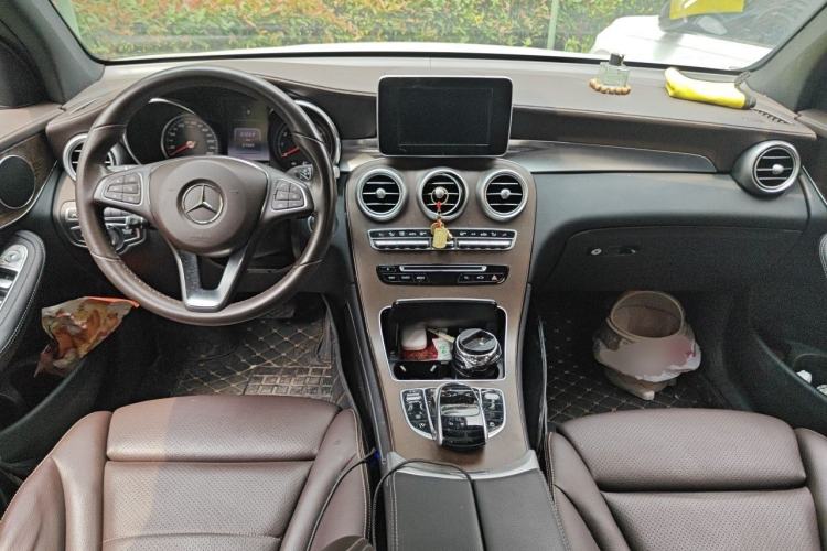 Used Mercedes-Benz GLC 2019 GLC 300 L 4MATIC Dynamic Model Center Console