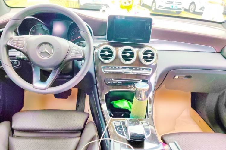 Used Mercedes-Benz GLC 2019 GLC 260 4MATIC Dynamic Edition Center Console