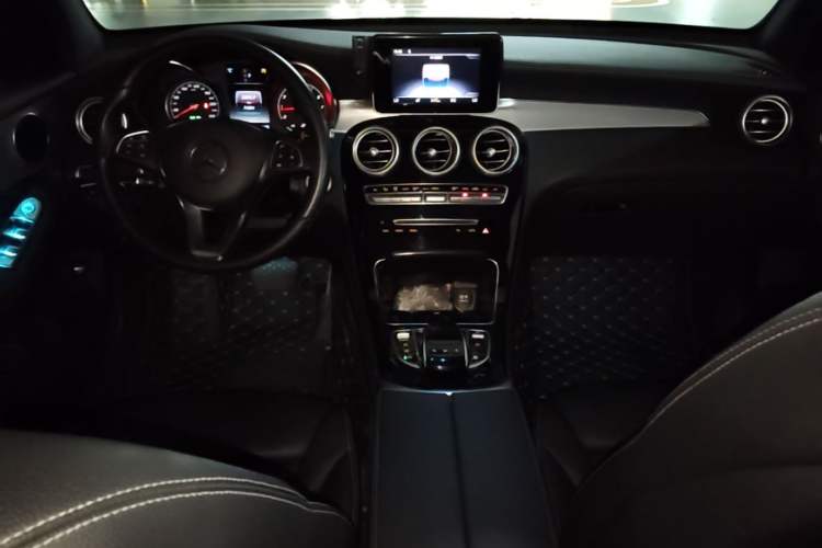 Used Mercedes-Benz GLC 2019 GLC 200 L 4MATIC Center Console