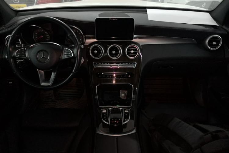 Used Mercedes-Benz GLC 2019 GLC 260 L 4MATIC Dynamic Model Center Console