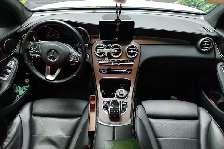Used Mercedes-Benz GLC 2019 GLC 300 L 4MATIC Dynamic Model Center Console