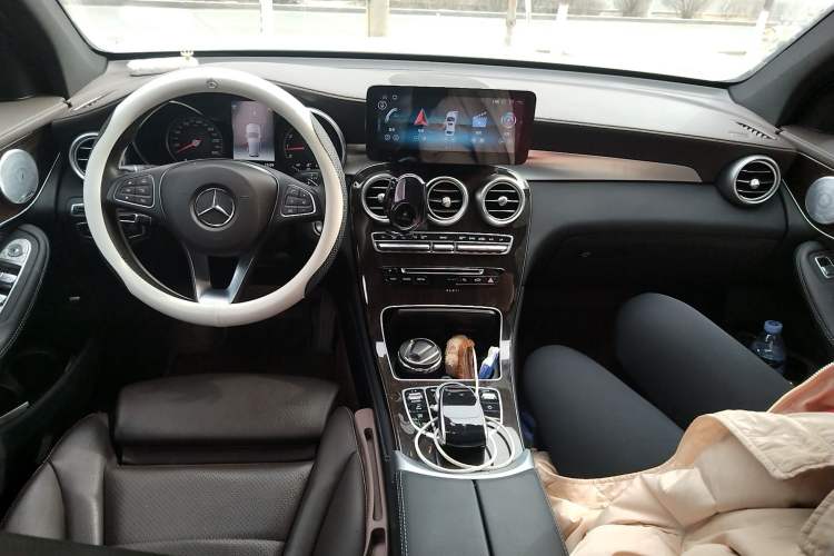 Used Mercedes-Benz GLC 2019 GLC 260 L 4MATIC Dynamic Model Center Console