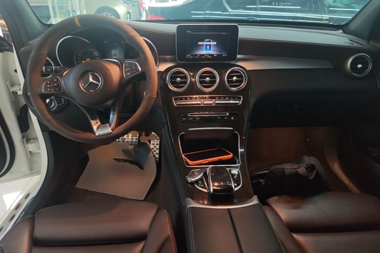 Used Mercedes-Benz GLC 2019 GLC 260 L 4MATIC Dynamic Model Center Console