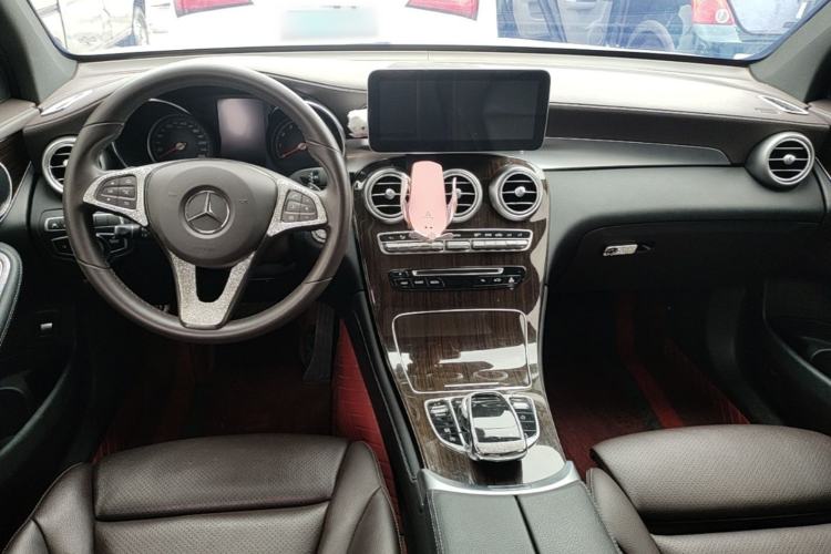Used Mercedes-Benz GLC 2019 Facelift GLC 260 L 4MATIC Luxury Model Center Console